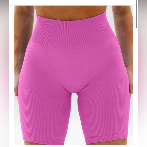 Lazuli Label LARGE Scrunch Seamless Ribbed Contour Shorts - Picture 1 of 11